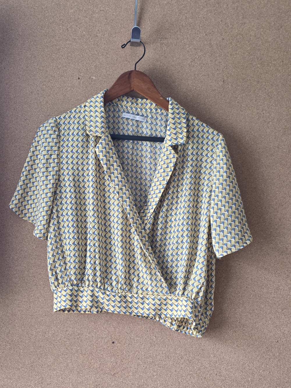 Active USA Retro Geometric Print Cropped Wrap Blouse L 70' Style, Indie Mod